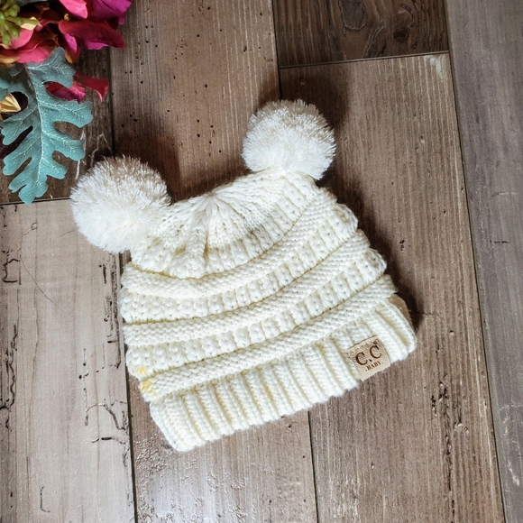 C.C. Baby Cream Colored Knit Pom Pom Beanie Winter Hat 100% Acrylic - Picture 2 of 8